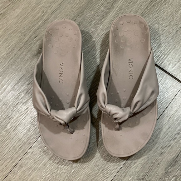 Vionic Gray Pacific Rosalind Walking Knotted Thong Style Sandals size 9 - Picture 1 of 9